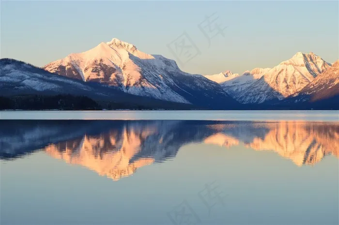 唯美冰川湖泊山水风景图片