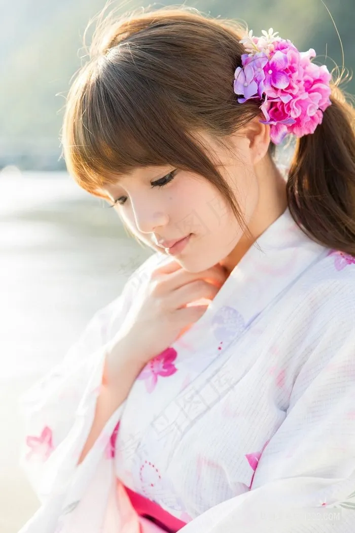 清纯甜美的日本av女优篠崎愛和服写真图片