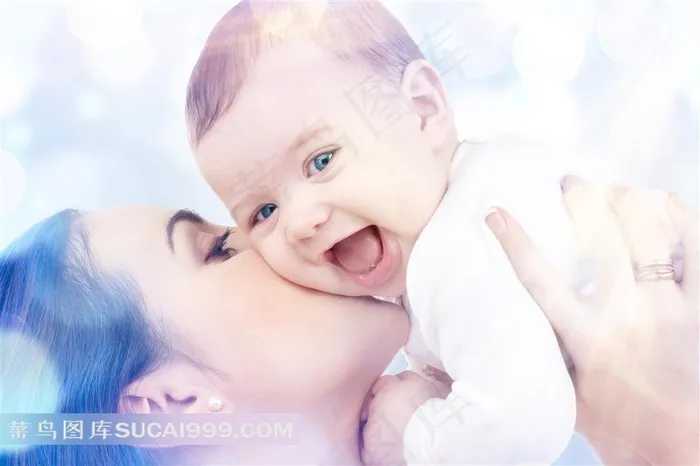 母亲和婴儿系列 - 抱着宝宝的幸福母亲