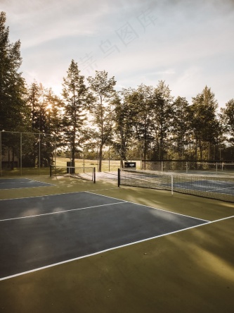 户外网球运动场图片