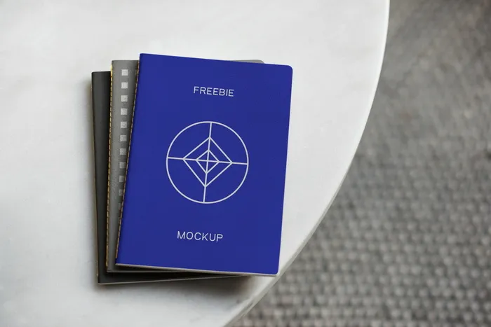 杂志书籍线圈本垂直画幅Notebook PSD Mockup
