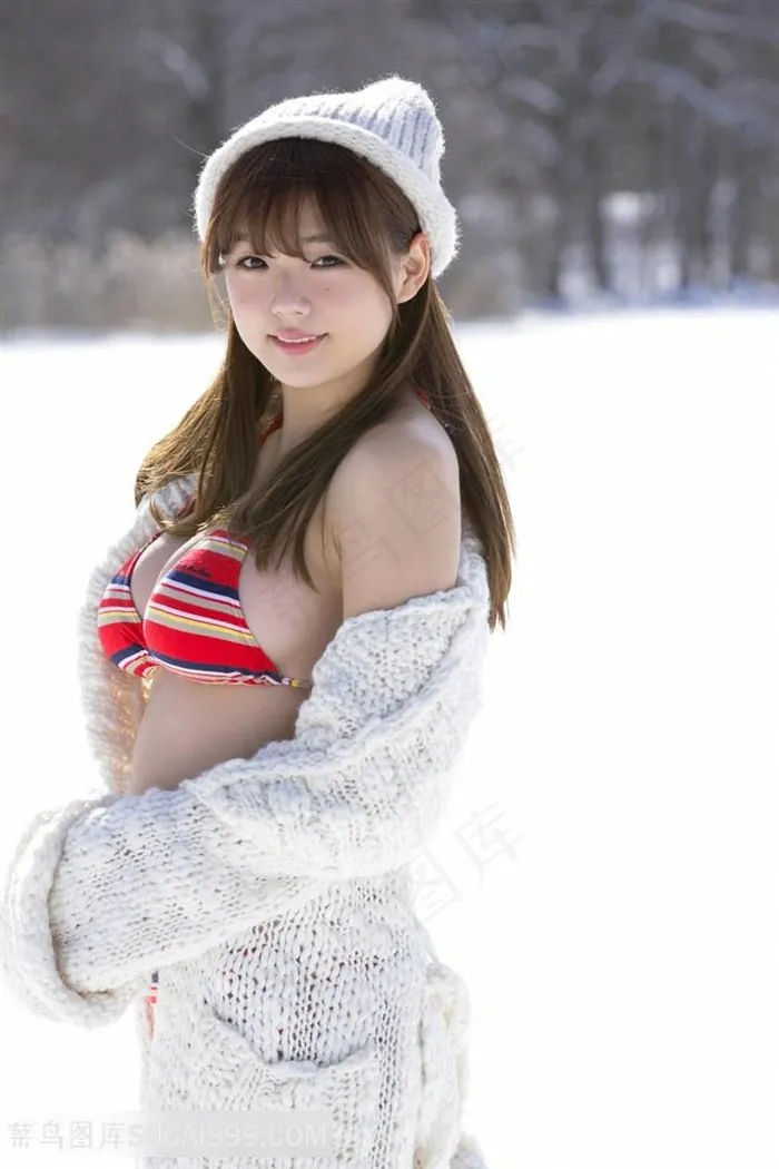 性感美女雪地里的日本人体美女篠崎愛性感写真图片