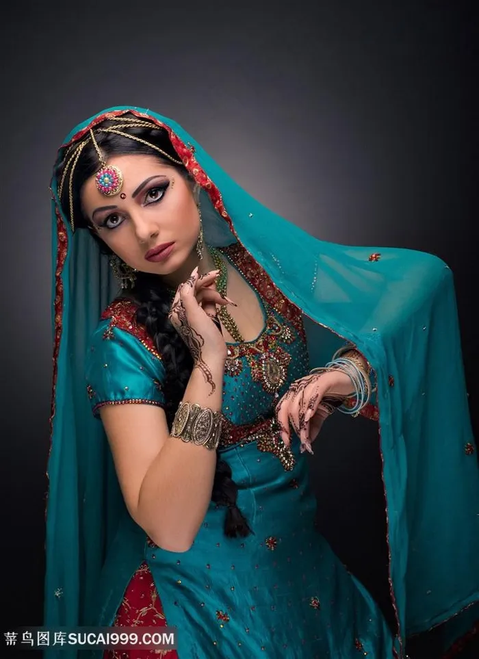 蓝色服装印度美女图片