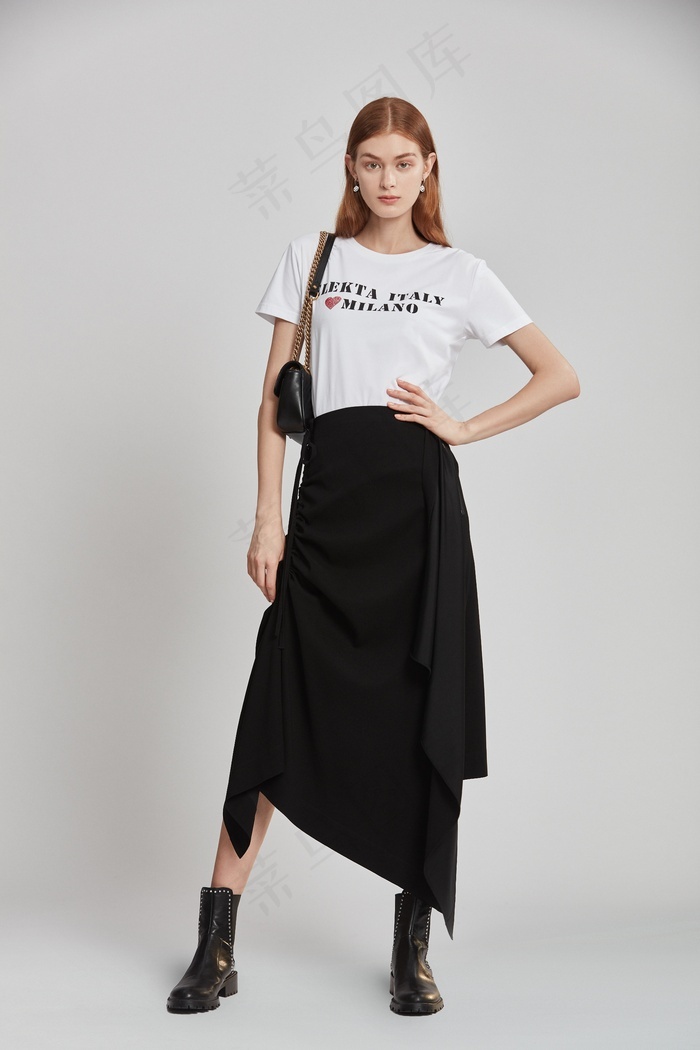 本素材作品名称为时尚女装模特图片写真,素材编号是2347248, 						是