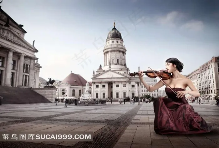 广场拉小提琴的美女图片