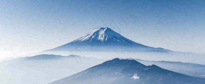 雪山山脉云层云端意境冰山，自然风景冬天蓝天白云摄影图