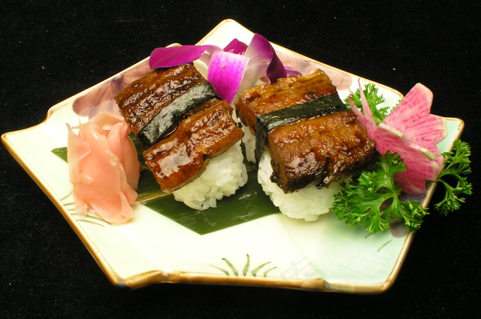 焦糖鳗鱼寿司图片