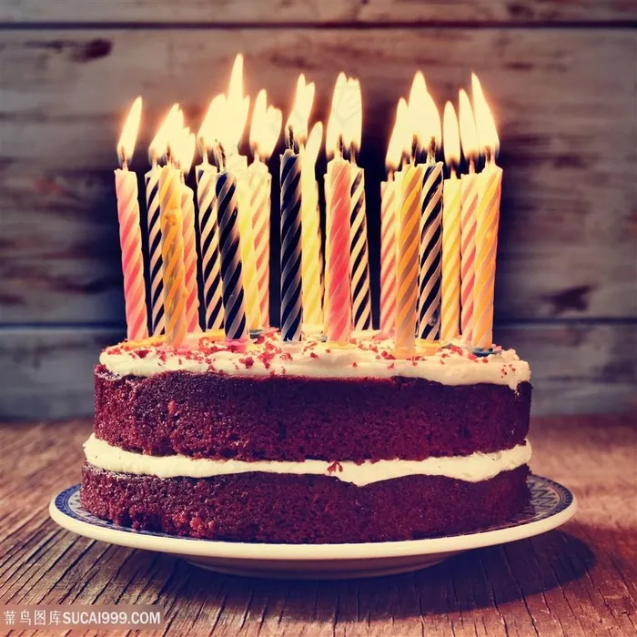 复古很多蜡烛生日蛋糕生日图片
