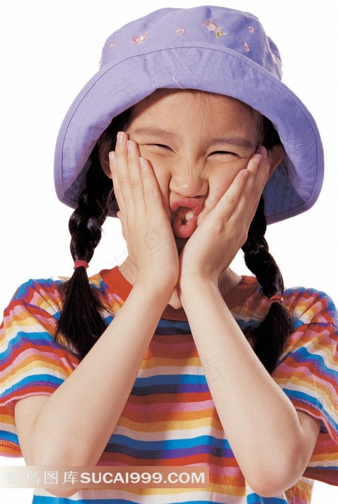 戴帽子手托腮的可爱小女孩