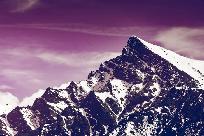 紫色唯美雪山风景图片