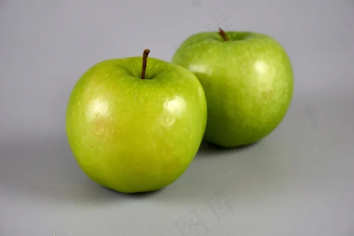 两个青苹果图片
