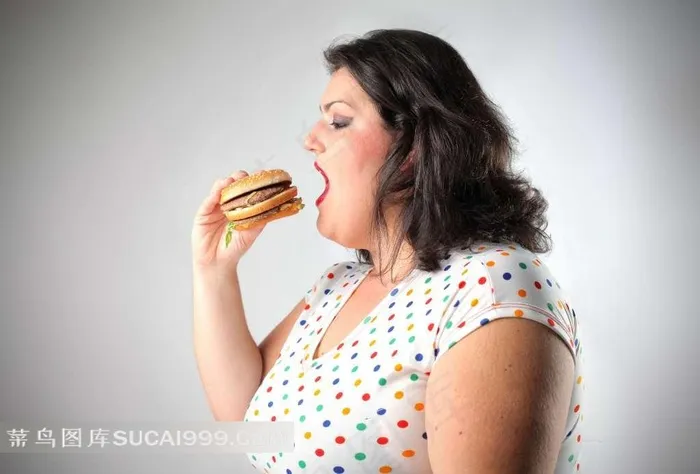 胖女人吃汉堡图片