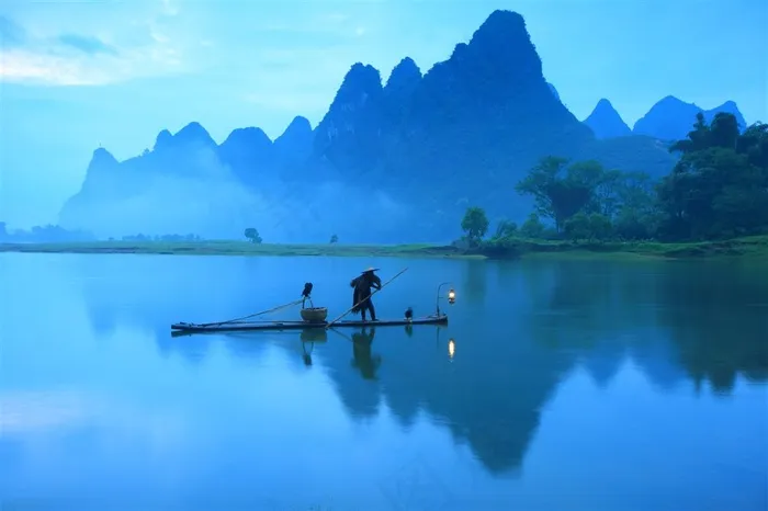 中国风秀丽山河渔船风景