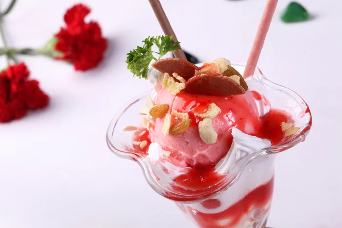 草莓酸奶冰淇淋 (1)