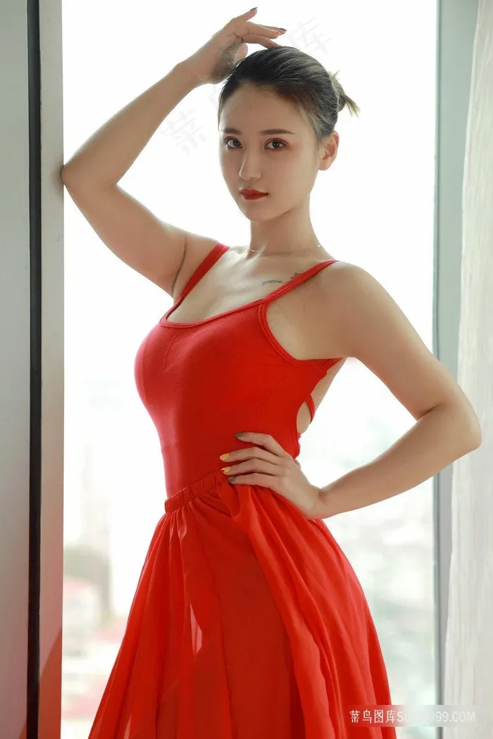 唯美红色长裙气质美女131小壁虎清纯写真图片