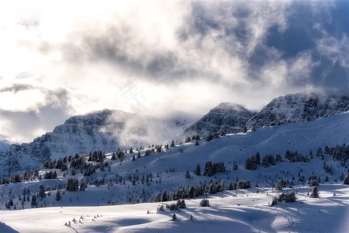 白雪皑皑的冬季素材图片