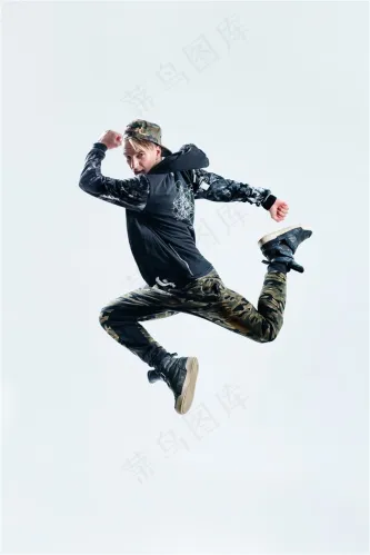 激情跳跃的帅哥图片