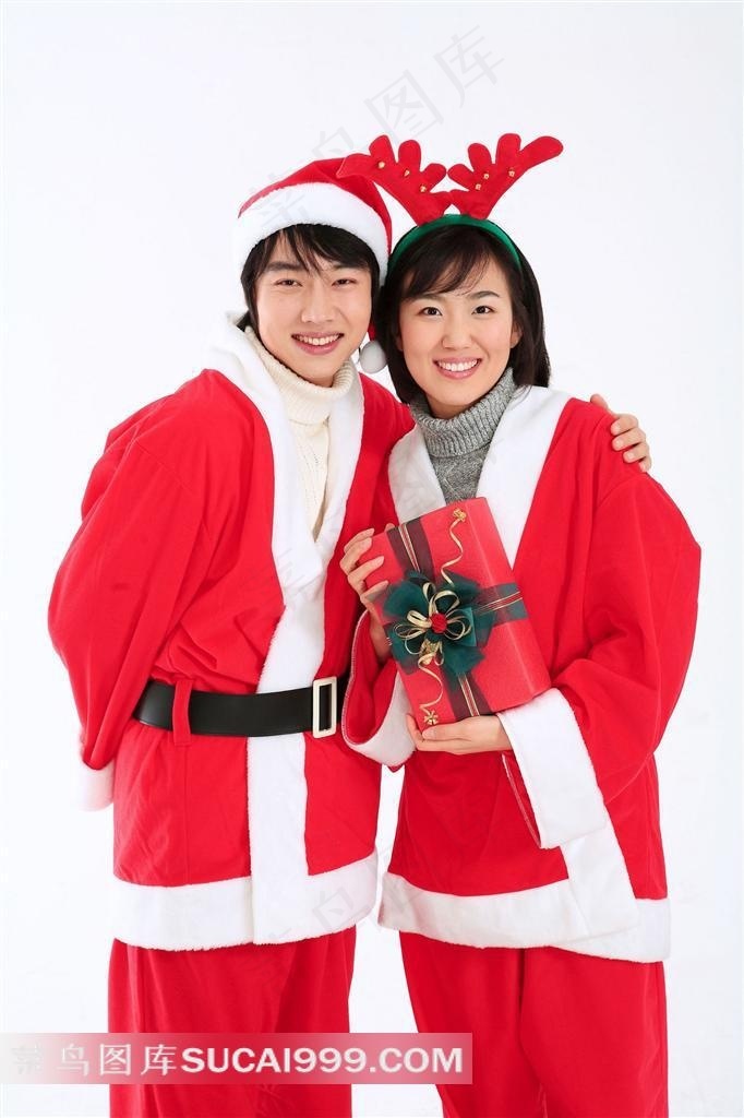 搂肩穿圣诞服装的情侣
