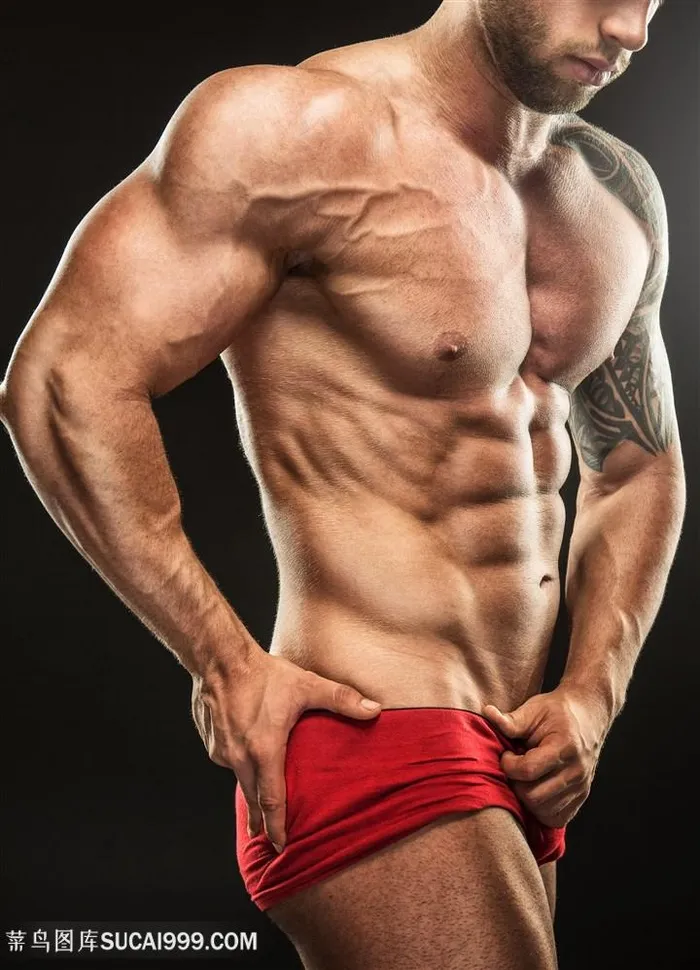 红短裤性感肌肉男人图片