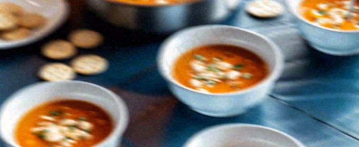 西餐汤类罗宋汤海鲜汤美食餐具摄影图