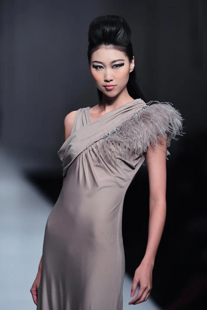 中国职业模特大赛冠军时尚时装秀晚礼服写真