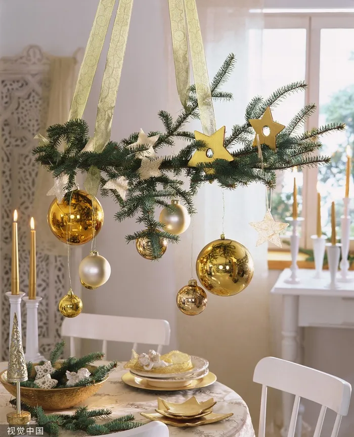 圣诞节厨房装饰圣诞球餐桌圣诞蜡烛室内场景(31)