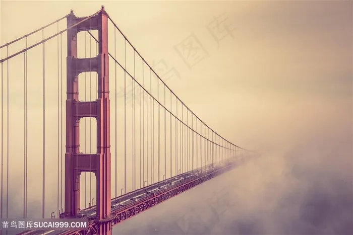 云雾缭绕的美国大桥高清图片