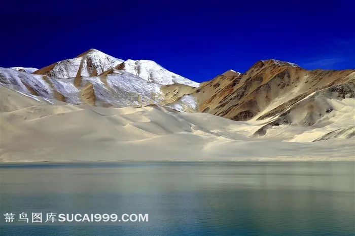 新疆布伦口白沙湖风景