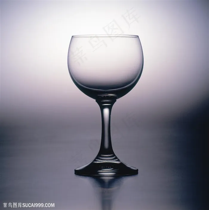玻璃工艺-光影下的玻璃酒杯