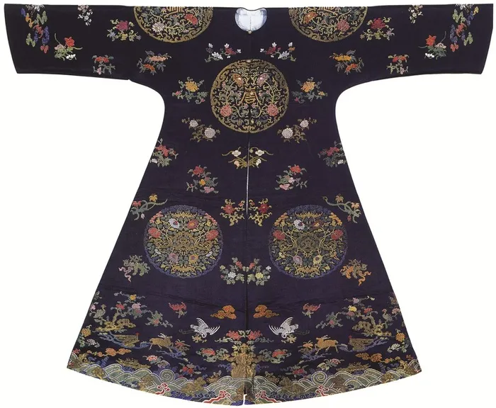 服装样式和花纹图案皇帝龙袍图片素材