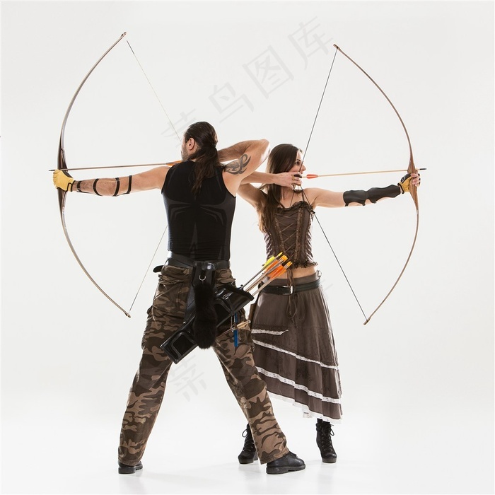射箭的情侣图片