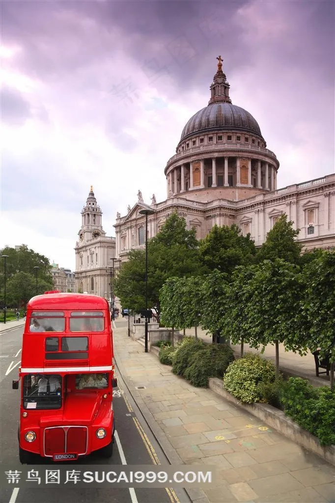 美丽的英国建筑和红色双层巴士图片