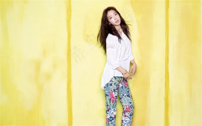 韩国美女明星朴信惠桌面壁纸摄影