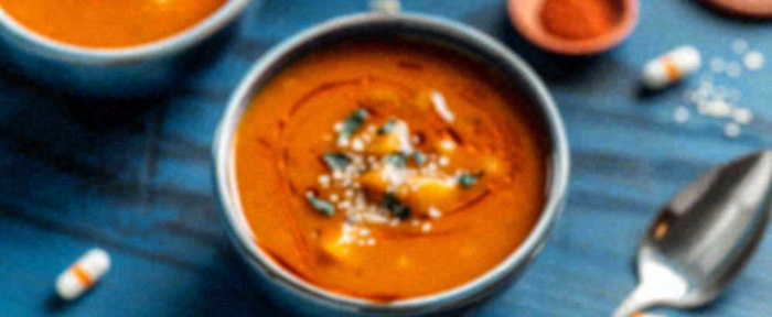 西餐汤类罗宋汤海鲜汤美食餐具摄影图