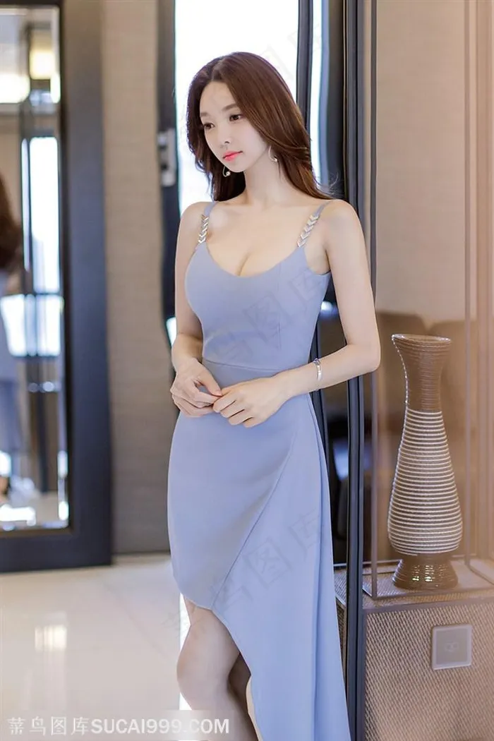 穿着长裙的韩国极品美女朴秀妍图片