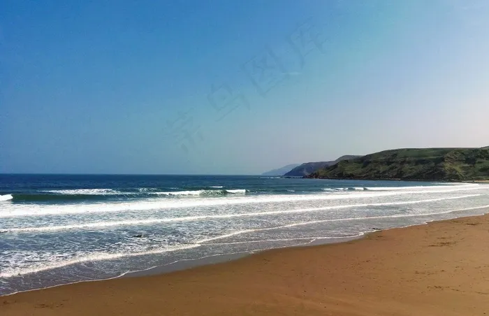 海滩海浪蔚蓝大海图片
