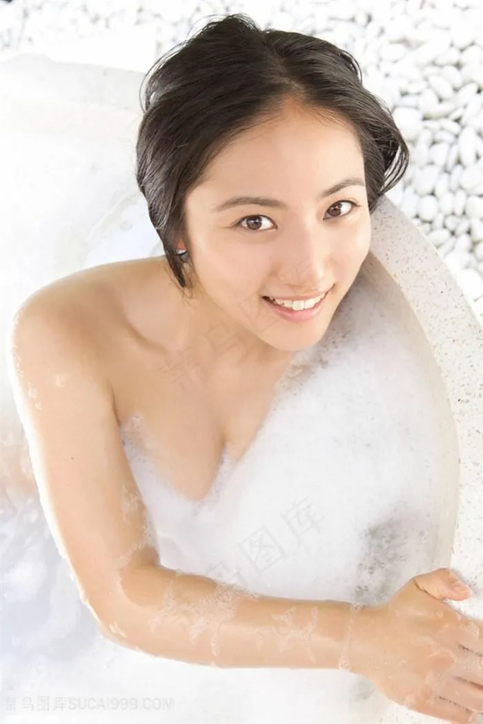 日本美女模特洗澡图片