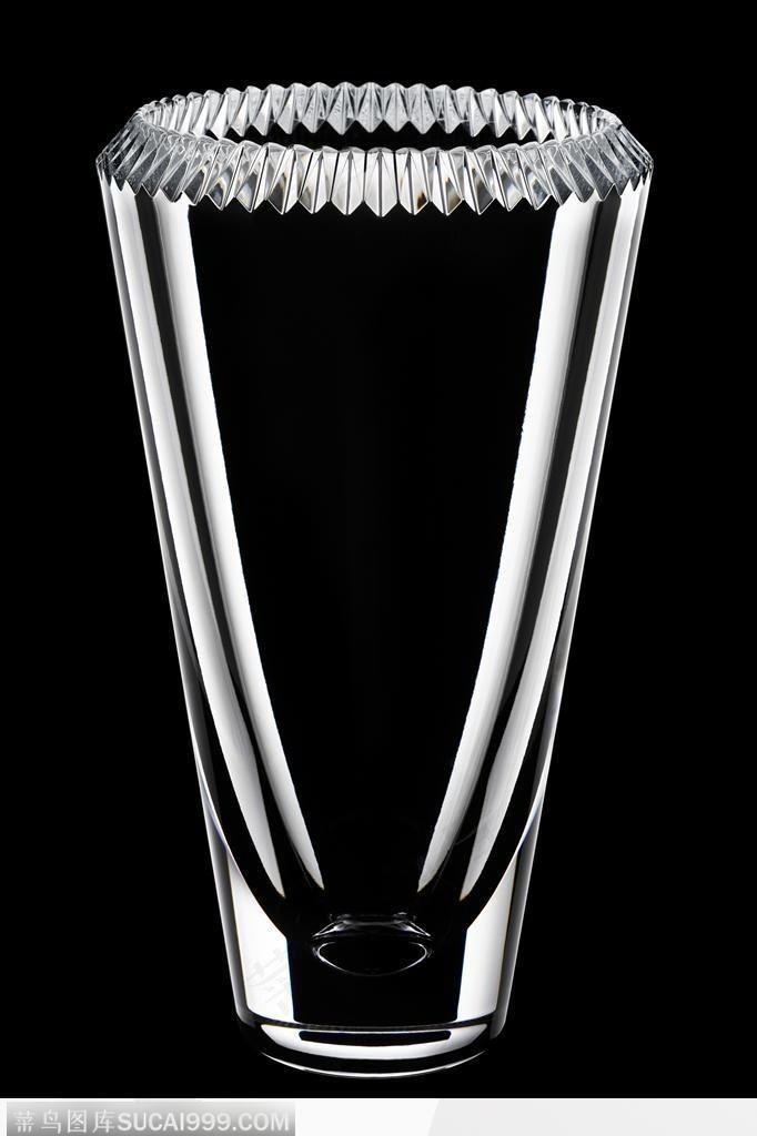 玻璃艺术-透明的玻璃瓶