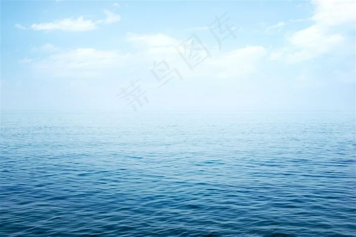 平静的一望无际的大海高清图片
