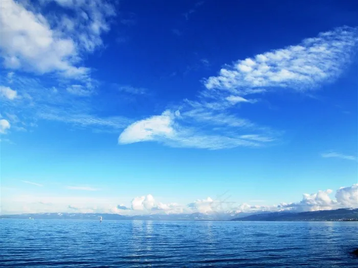 蓝天白云大海风景图片