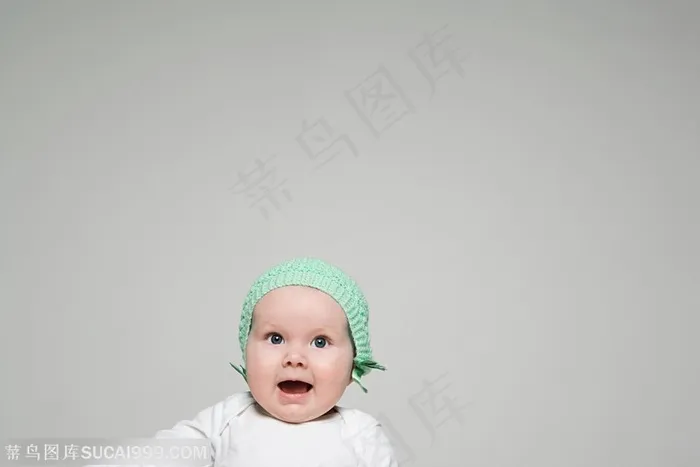创意搞怪广告素材 带着绿色帽子的可爱外国婴儿