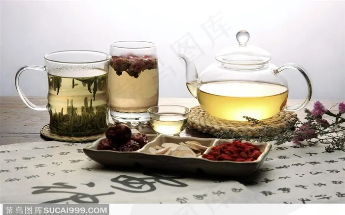 中国花草茶茶壶茶杯和枸杞山药等