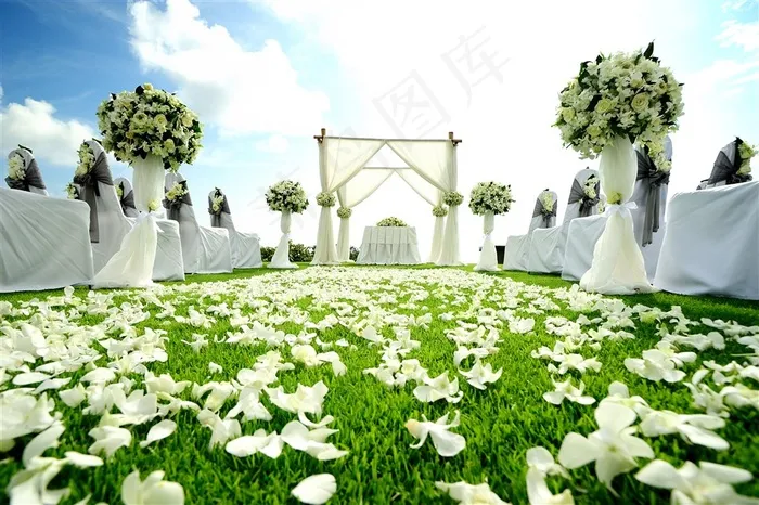 铺满鲜花的婚礼现场高清摄影图