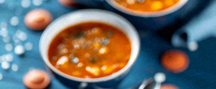 西餐汤类罗宋汤海鲜汤美食餐具摄影图