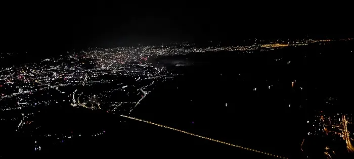 城市夜景高空拍摄旅拍航拍飞机照