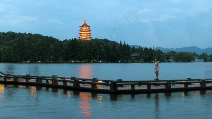 杭州西湖夜景, 雷峰塔灯光