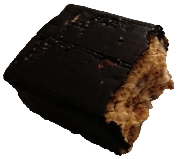 巧克力夹心威化可可脂涂层饼干即食免抠实物实拍摄影元素素材