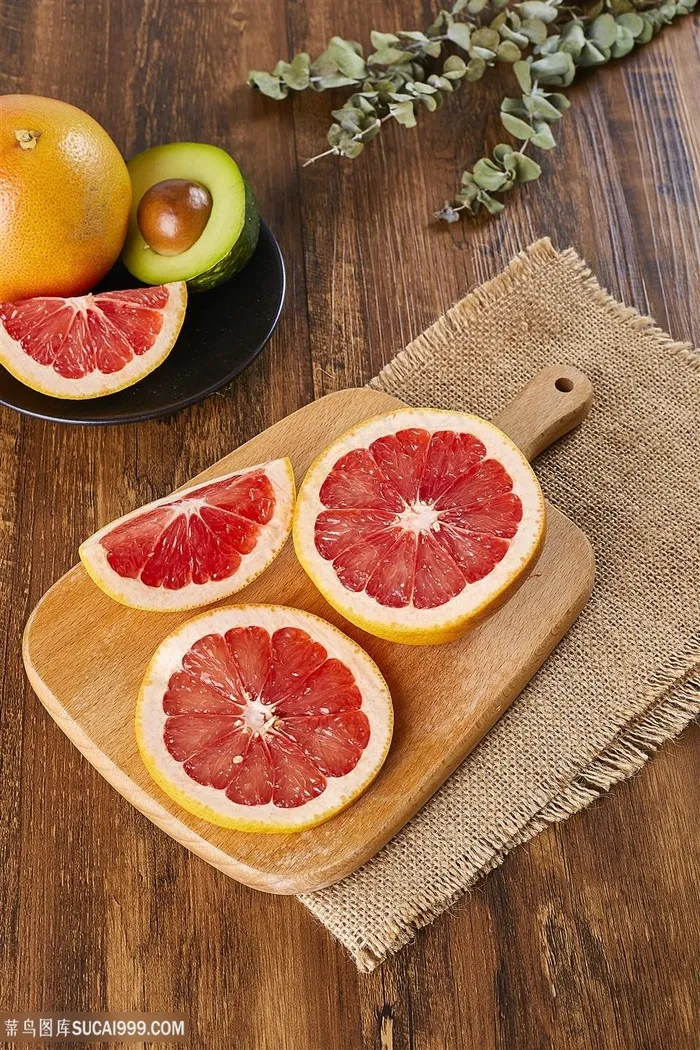 红色柚子西柚新鲜砧板水果美食摄影水果图片