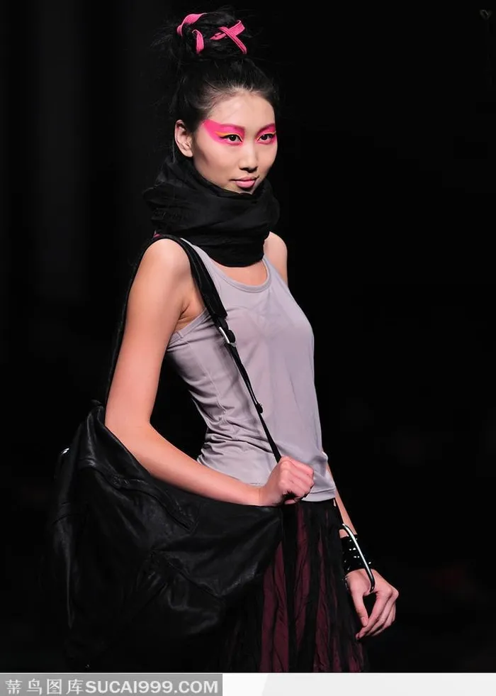 中国职业模特大赛冠军晚礼服围巾时尚包写真