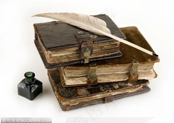 上的锁的旧日记本和鹅毛笔、墨水